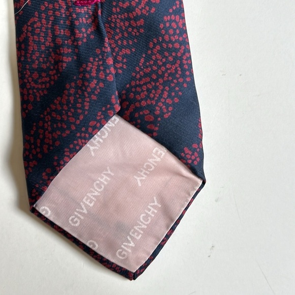 Givenchy Tie Silk Red Navy Blue 1980s iconic fashion Ritz Carlton - Picture 6 of 8